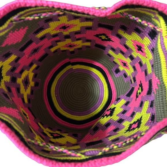 Authentic 100% Wayuu Mochila Colombian Bag Size XL Neon Pink Bucket Crossbody - Picture 4 of 9